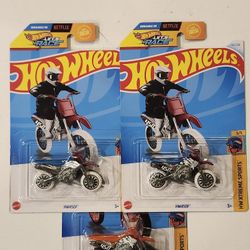 VERY RARE HOT WHEELS ERROR!!! ONE OF A KIND.  XTREME SPORTS. HW450 F. BLUE VARIATION MISSING SIDE TAMPO. HW450F ORANGE VARIATION.