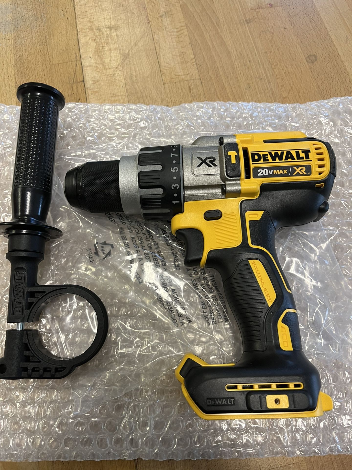 DeWALT 20v XR Hammer Drill DCD996 **New**