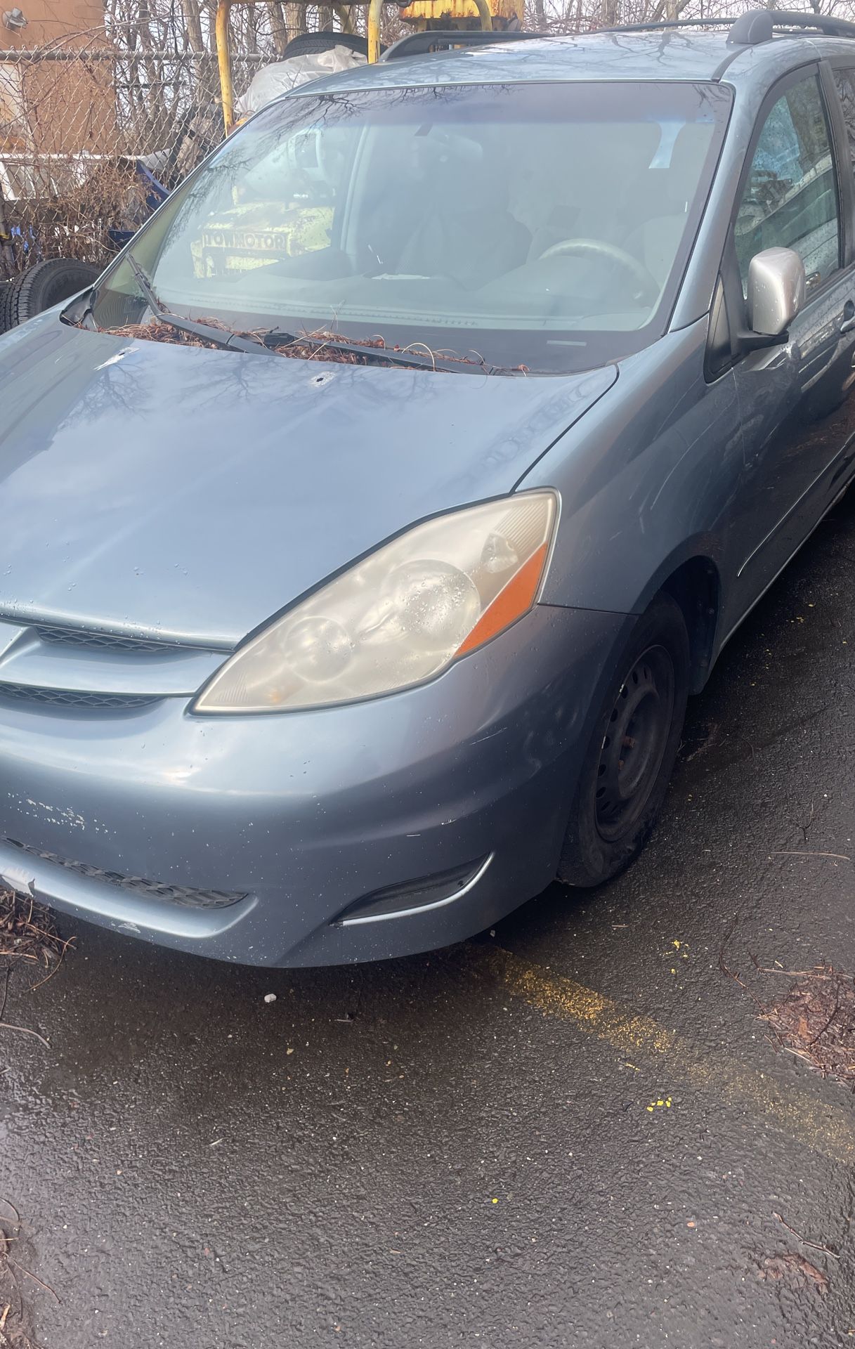 2009 Toyota Sienna For Parts