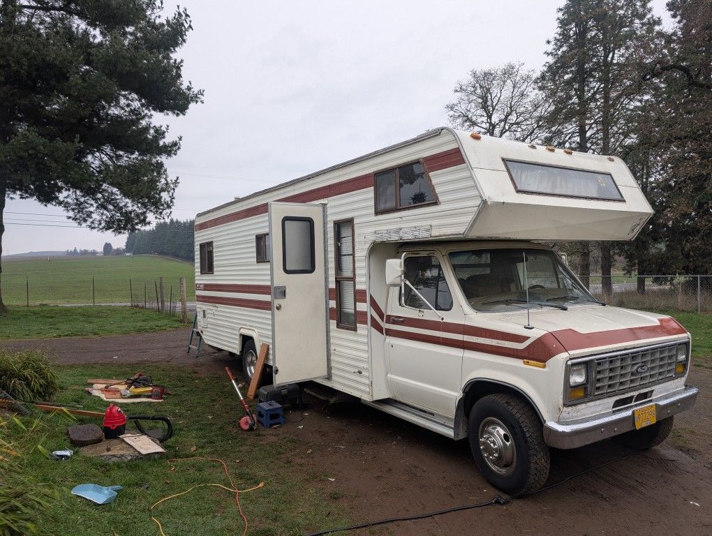 1987 Ford Honey motorhome With A 460 Cubic Inch Engine \\ New tires for ...