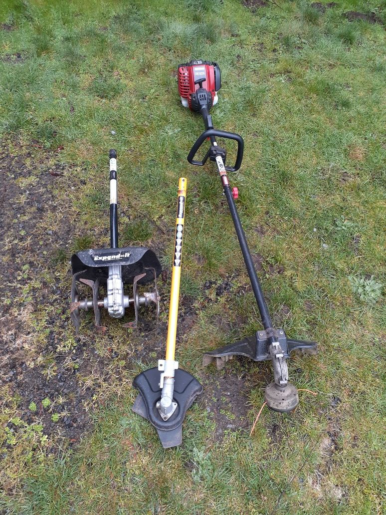 Craftsman 4 cycle weed eater and good condition with attachments 125