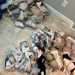 Macy’s Bras Great for reseller 137 Pieces Lot 