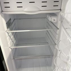 Magic Chef Mini Refrigerator 