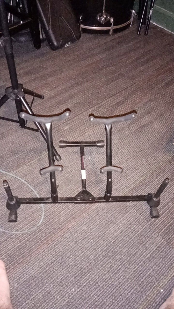 Saxophone stand