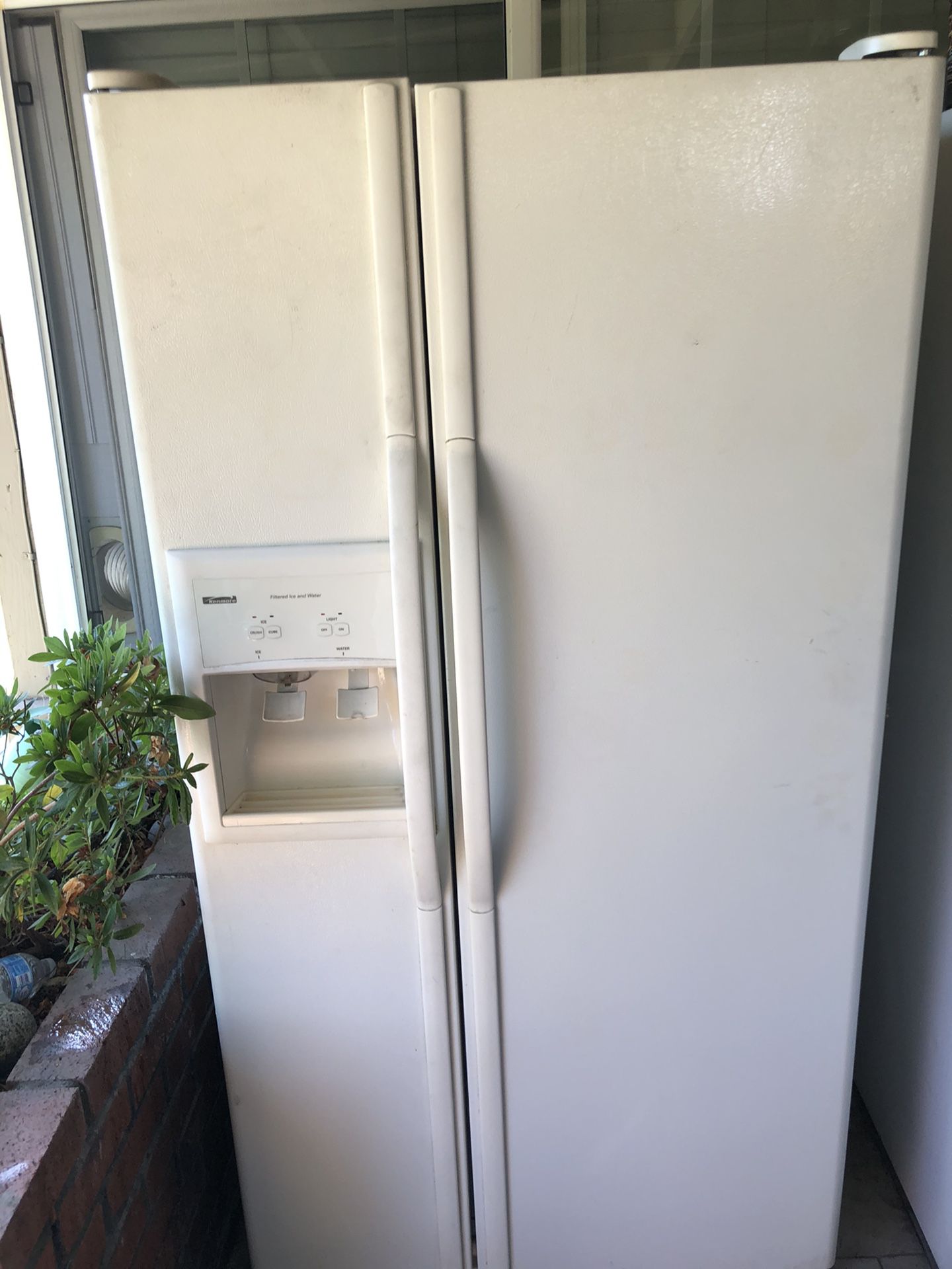 Refrigerator, side by side