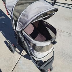 40 DOG DIAPERS / 100 PEE PADS/ STROLLER