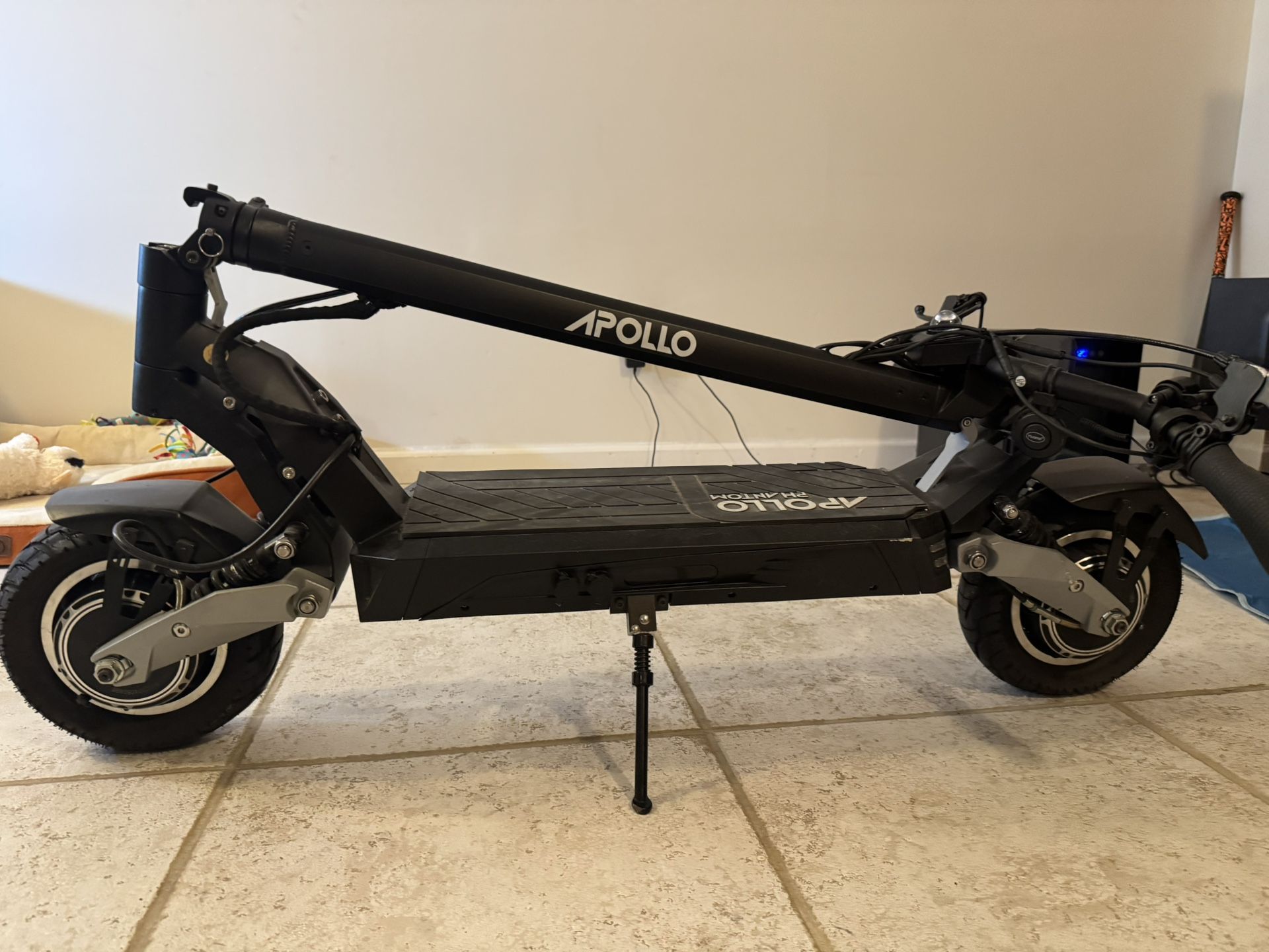 Apollo Phantom V2 (less than 100 Miles)