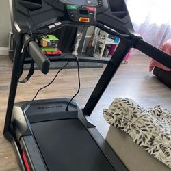 Like New Bow flex Treadmill Used Maybe Like Three Times It’s A New Condition