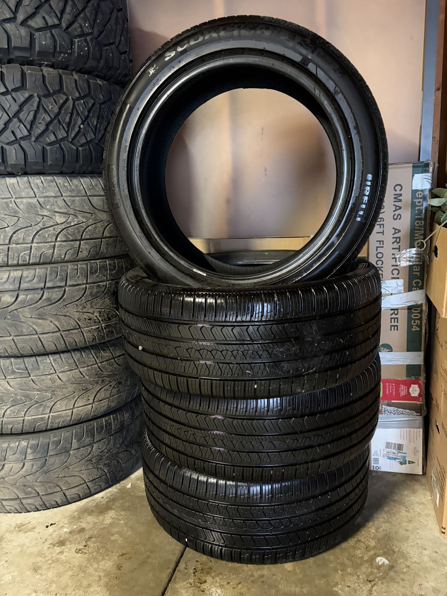pirelli 285/45R22