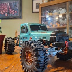 Custom Rock Crawler  1/10 Scale  With Battey And Remote