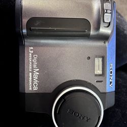 Sony Mavica MVC-FD85 1.3 MP Floppy Disk Digital Camera -No Charger