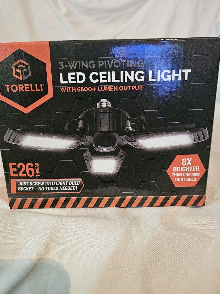 TORELLI E26 3 WING PIVOTING CEILING LIGHT