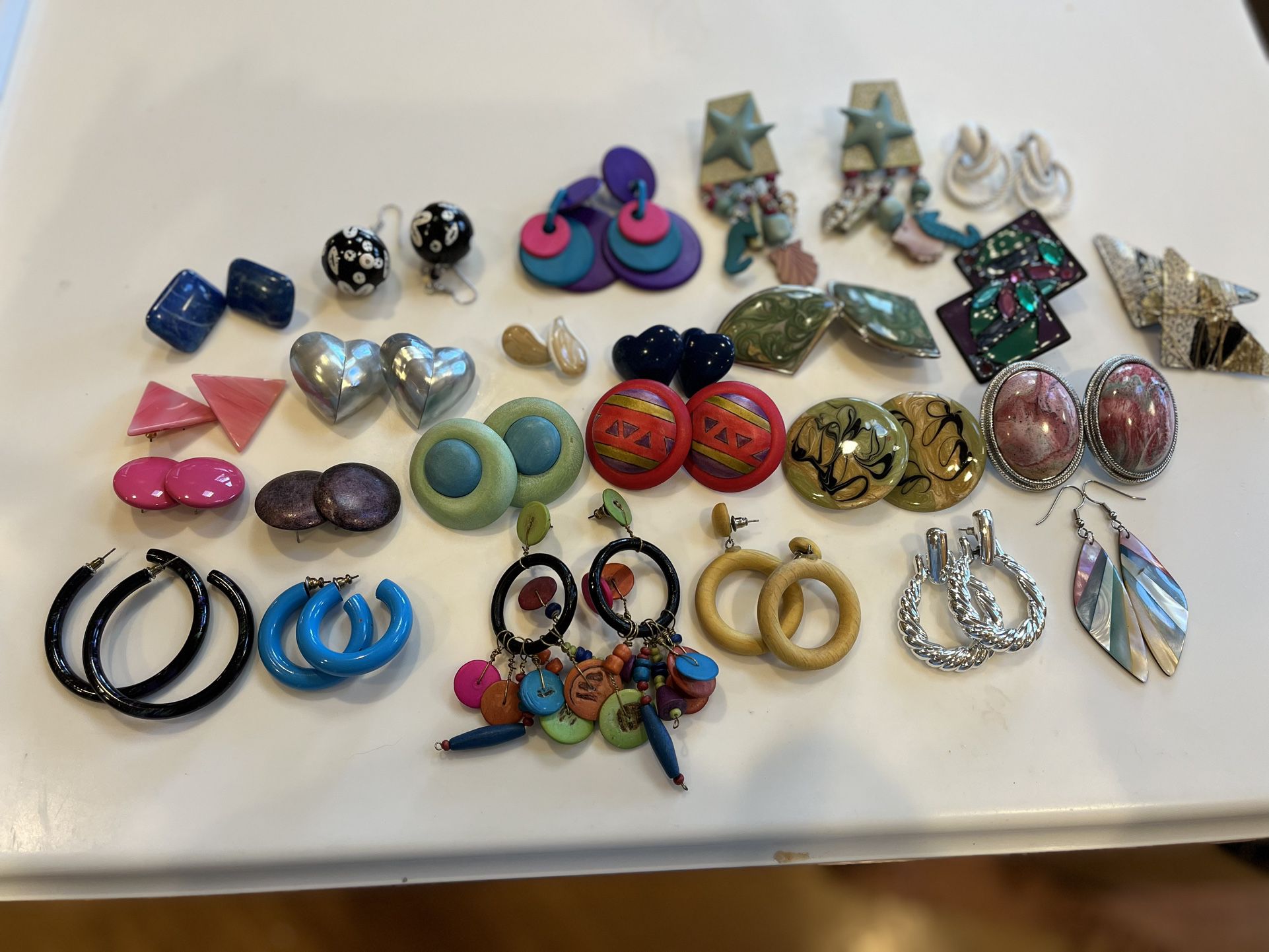 21 Pairs of Vintage  80 Style Fashion  Earrings
