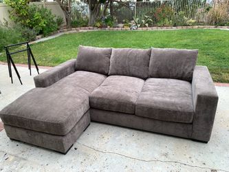 Couch / Sectional: Nearly New
