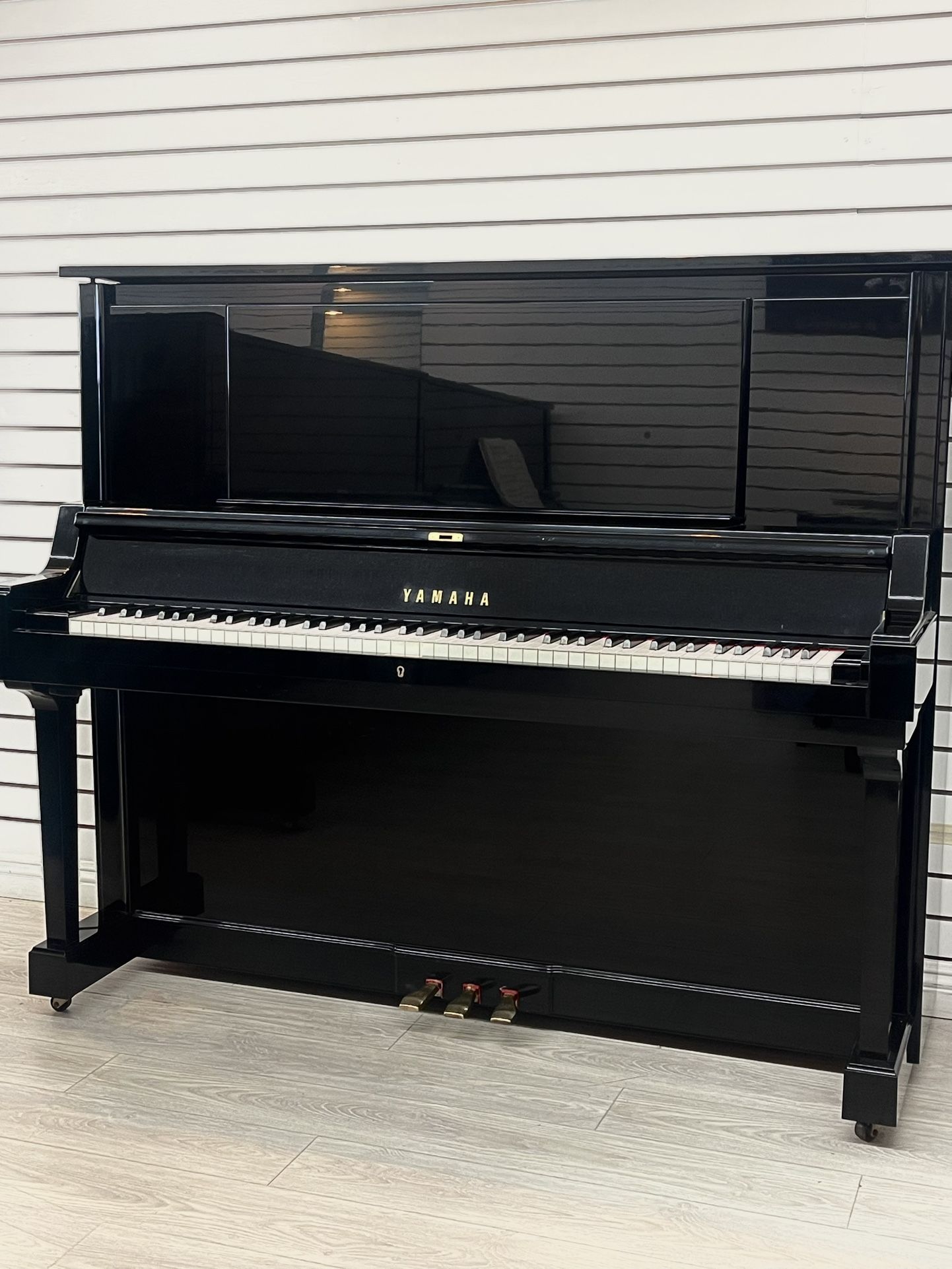 Stunning Condition 1990 Yamaha UX5 Upright Piano Free Delivery And Tuning Plus New Adjustable Bench
