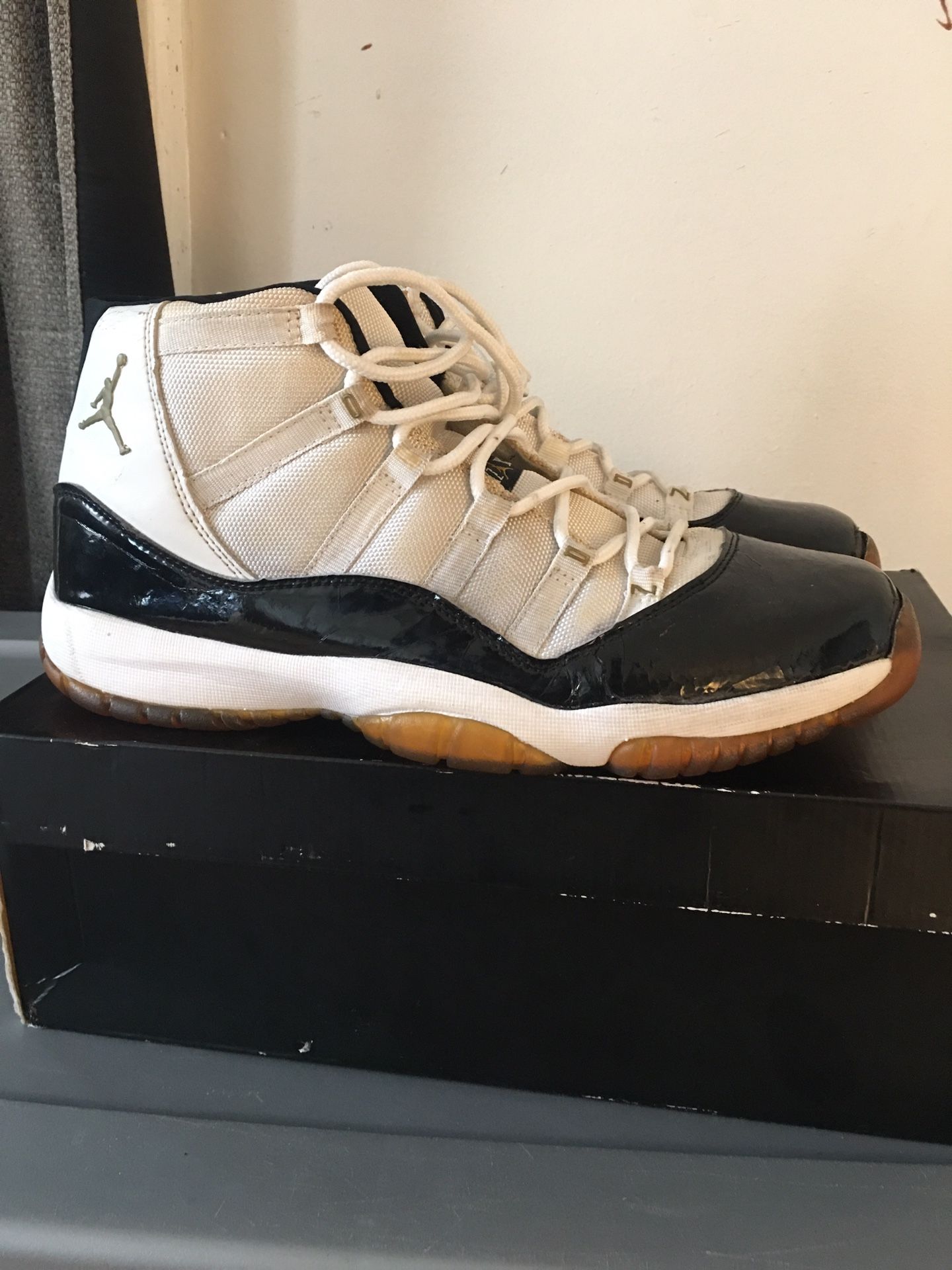 Jordan retro 11 golden eyelit