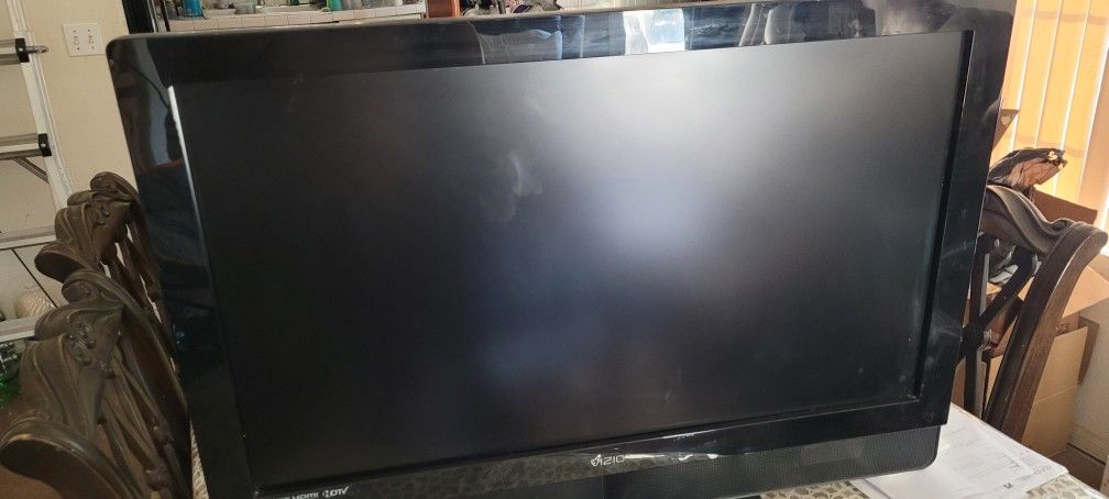 VIZIO VW37LHDTV40A 37-Inch Class HD 720 p HDTV, Black