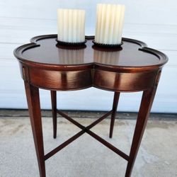 Beautiful Antique Mahogany Table! 