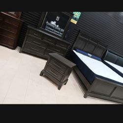 *Summer Closeout Sale!!!*---Stellar Lindex Queen Bedroom Sets---Limited Inventory!!!---Delivery And Financing😉