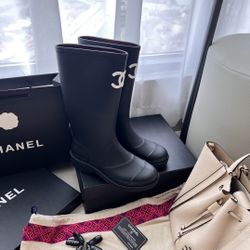 Available colors and sizes for new boots