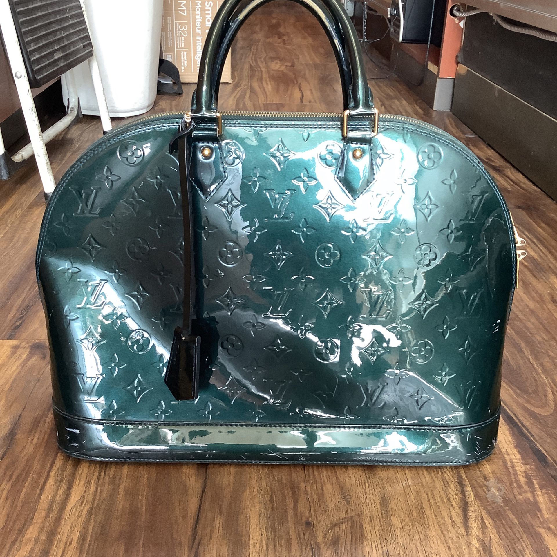 Alma patent leather handbag Louis Vuitton Green in Patent leather