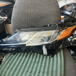 2018-20 Toyota CAMRY LEFT HEADLIGHT 