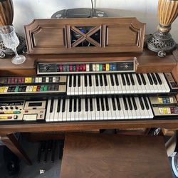 Lowrey TLOKS-25 Holiday with Magic Genie Electronic Organ + Bench – Vintage 1970s – Works Great!