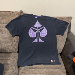 Size,XL. Creating a masterpiece Nike T-shirt.