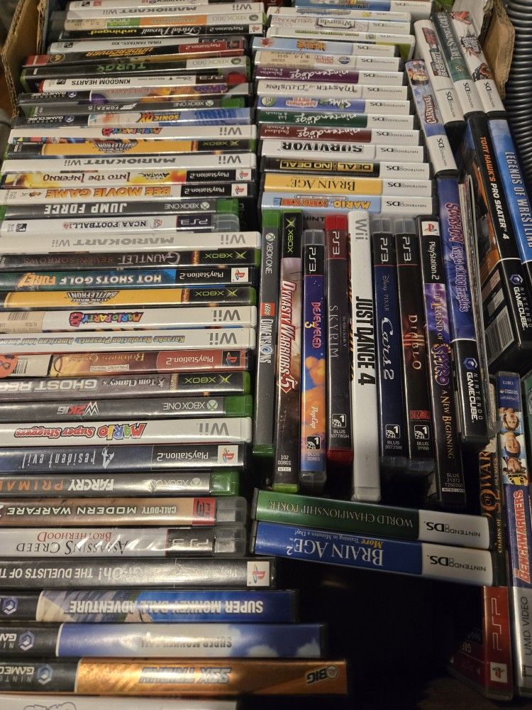 160 Empty Video Game Cases Some Have Manuals For Nintendo Wii Ds WiiU GameCube Xbox Xbox One Ps2 Playstation 1 2 3 4