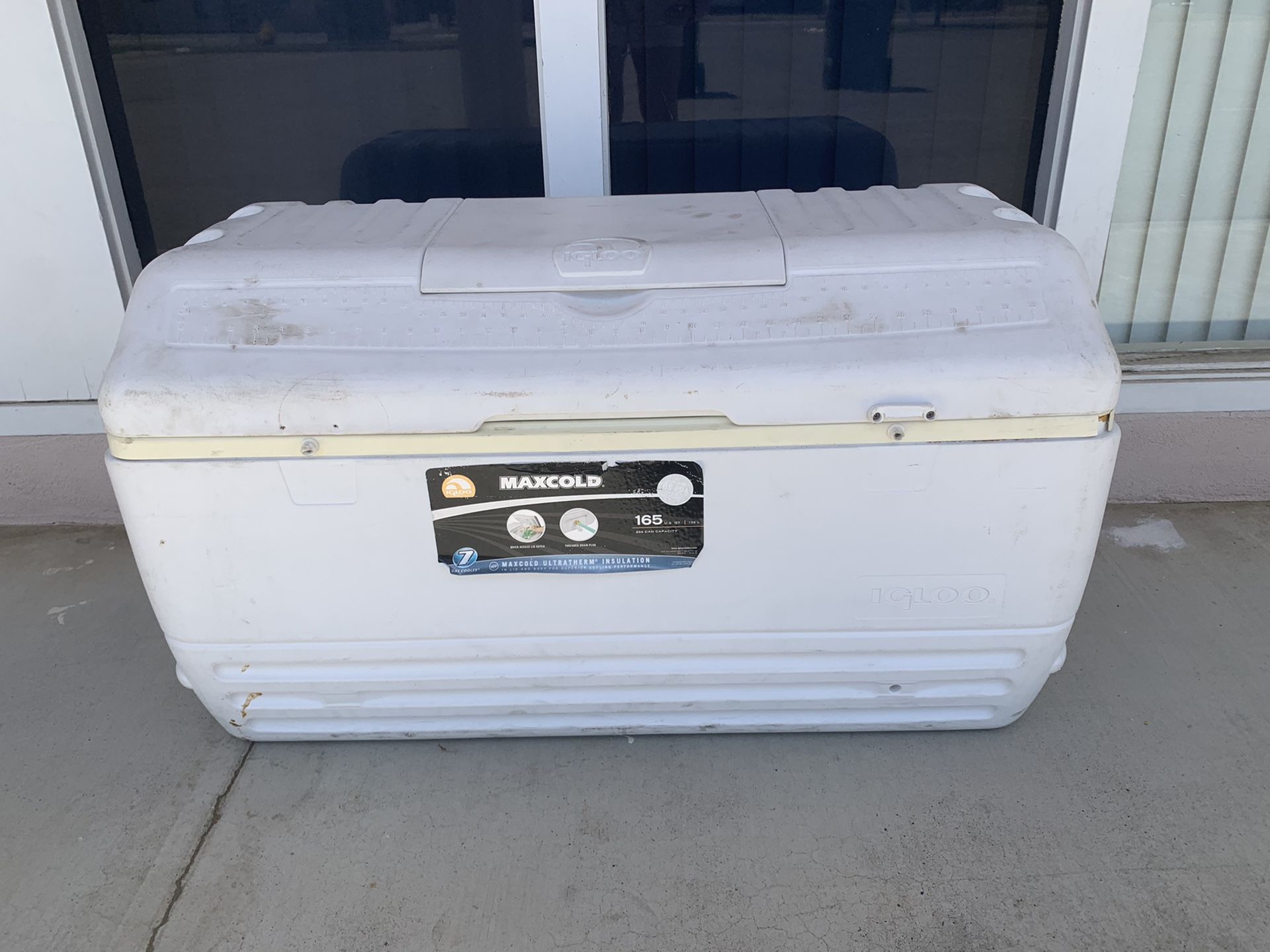 Igloo MaxCold 165 qt. Camping Cooler