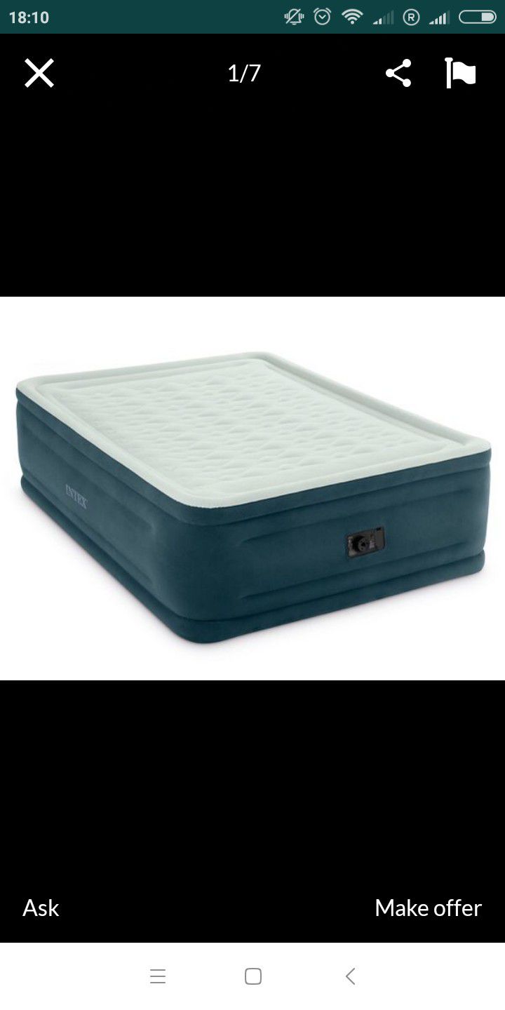Very gently used Intex queen size air bed.queen size(60in x 80in x24in).600lb weight capacity