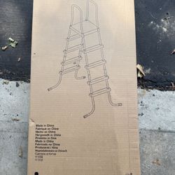 Pool ladder
