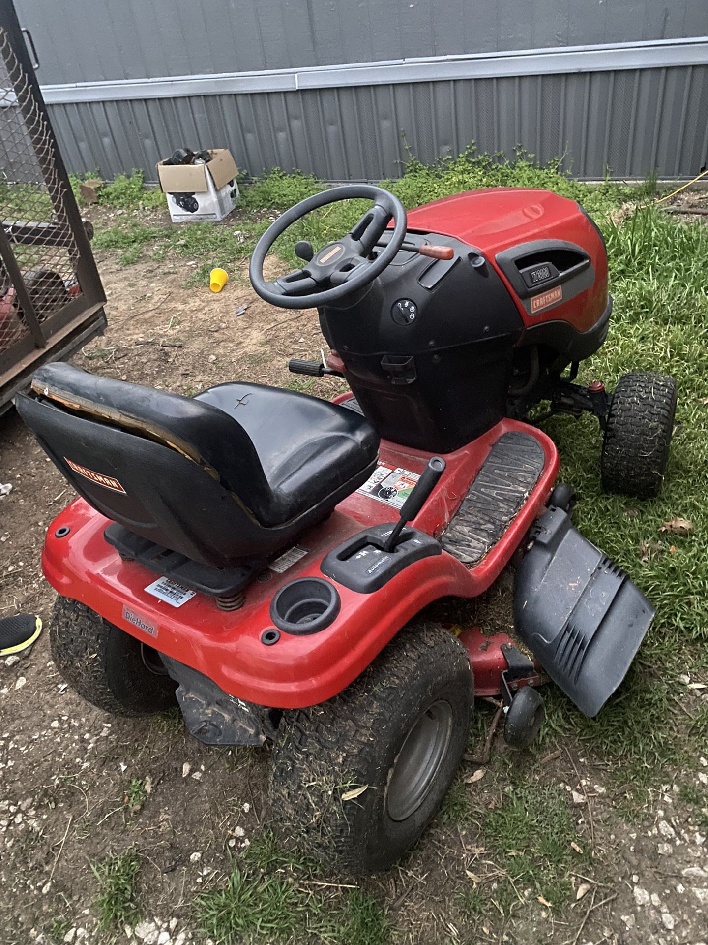  Lawn Tractor New Tires And Battery Very Good Conditions!