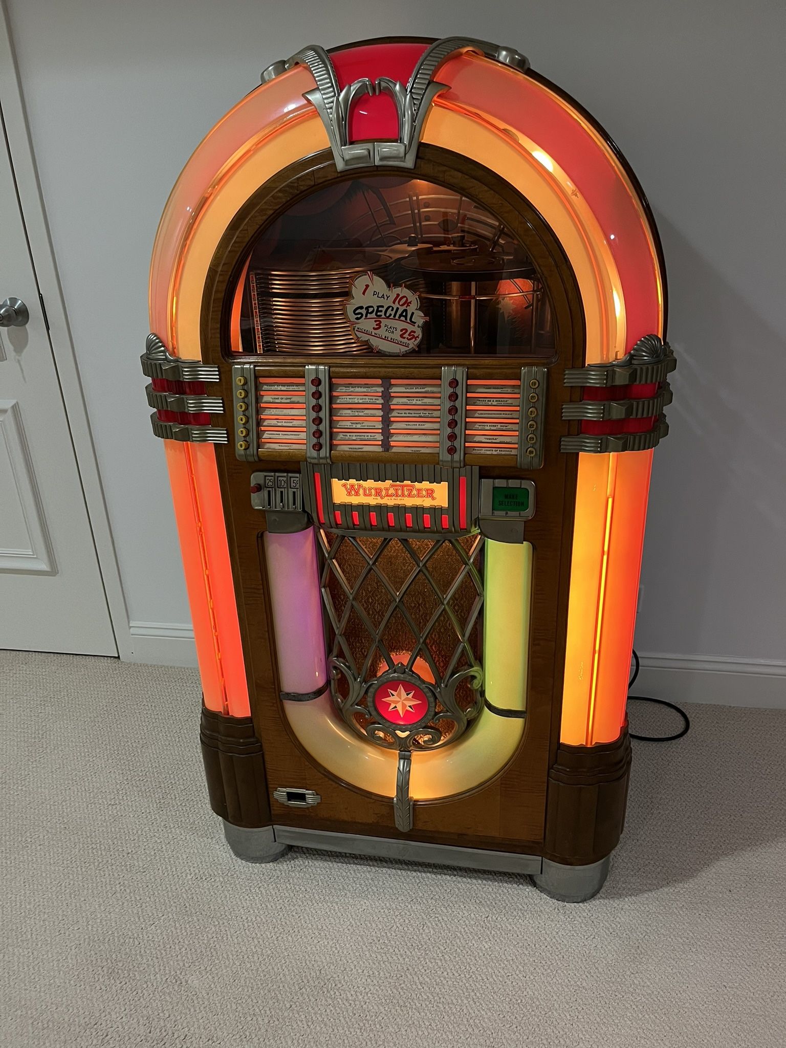 Original 1947 Wurlitzer Model 1015 “Bubbler” Jukebox 