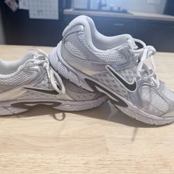 Nike v5 Running Shoe 