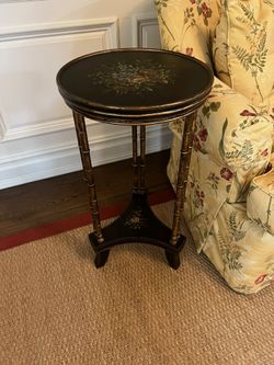 Beautiful Floral Painted Side Table From Chelsea house in Great Condition 16” diameter x 30”h Smoke free household