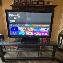 Panasonic TV      45" Has Rocku Cable Good Conditions