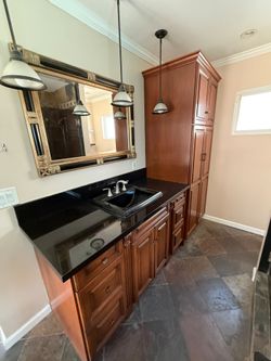 Free vanity and sink must pick up in whitter