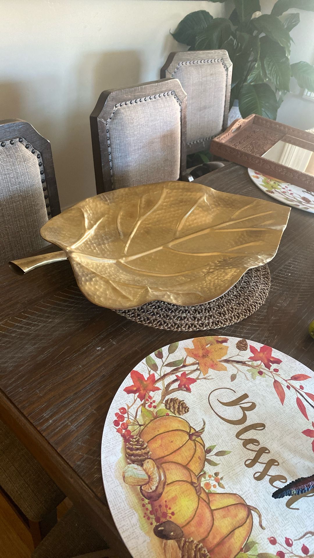 Serving Tray! Charola Estilo Hoja , Color Oro