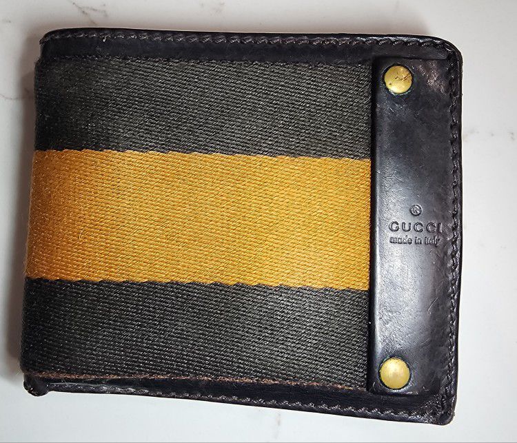Beautiful Authentic Bifold Gucci Wallet For Men