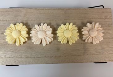 Daisy's Pastel Soaps
