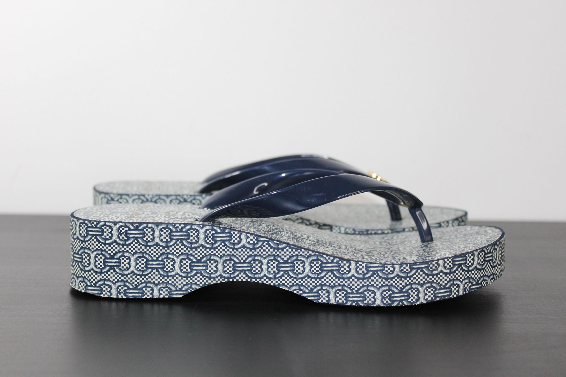 Tory Burch Women's Cut-Out Wedge Flip-Flops Sz 6