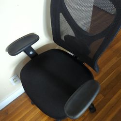 Used Staples Carder Chair