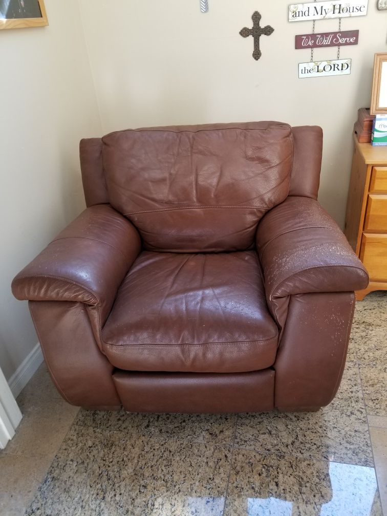 Leather chair / recliner