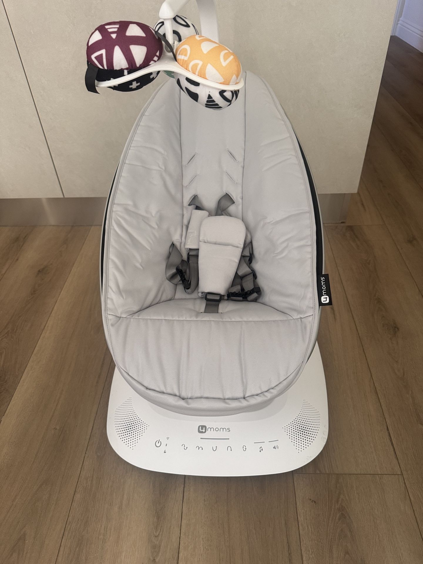 mamaRoo® multi-motion baby swing