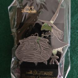 2002 Disneyland Resort Nightmare Before Christmas 13 Days Of Halloween Limited Edition Swivel Pin, #8 Witch