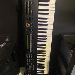 Roland XP-30 Synthesizer