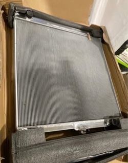 Mishimoto MMRAD-TUN-07 Performance Aluminum Radiator, Compatible with Toyota Tundra 07-21