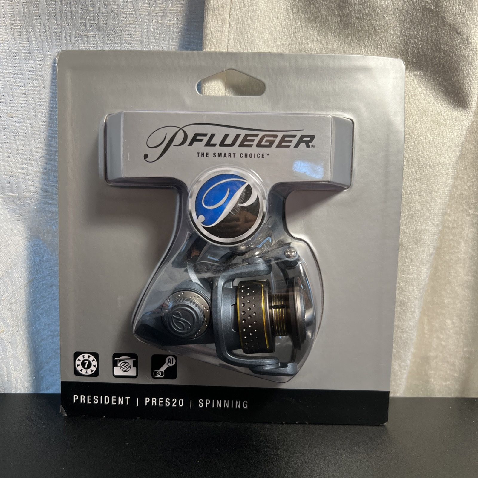 Pflueger President PRES20B: 7-Ball-Bearing 5.2:1 Ratio Spinning Fishing Reel