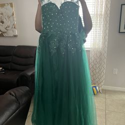 Emerald Green Quinceanera or Sweet 16 Dress or Prom Ball Gown